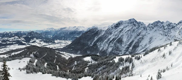 Berchtesgadener 土地，德国巴伐利亚阿尔卑斯山的全景图 — 图库照片