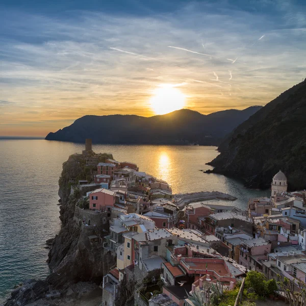 Vernazza ao pôr do sol, Cinque Terre, Itália — Fotografia de Stock
