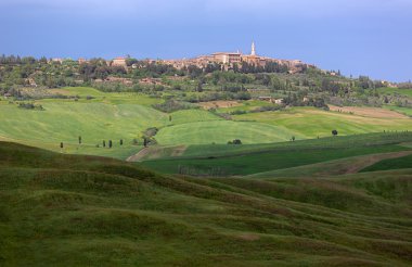 Skyline Pienza bulutlu gökyüzü, val d'orcia, Toskana, İtalya