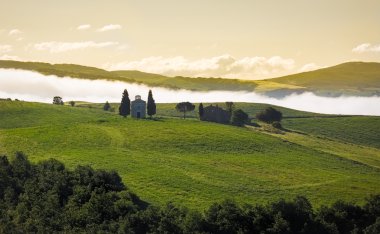 Toskana peyzaj sabah sis, val d'orcia, İtalya