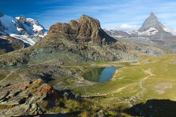 Panorama en los Alpes Suizos con Rifelsee y Matterhorn, Suiza —  Fotos de Stock