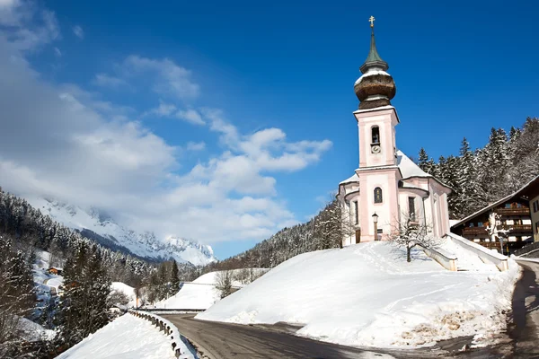 Maria gern Kirche in den bayerischen Alpen, berchtesgaden, deutschland — Stockfoto