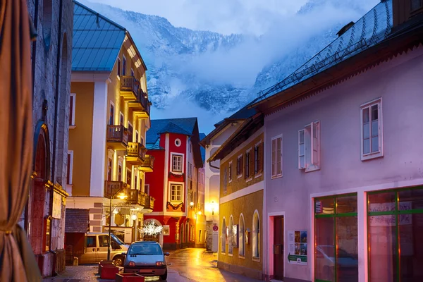 Byn Hallstatt vid skymningen, salzburger land, Österrike — Stockfoto