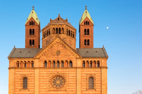 Katedra w Spirze w słoneczny dzień, Niemcy — Zdjęcie stockowe