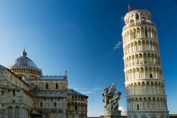 Placu Piazza dei miracoli ze Krzywa Wieża, pisa, Toskania, Włochy — Zdjęcie stockowe