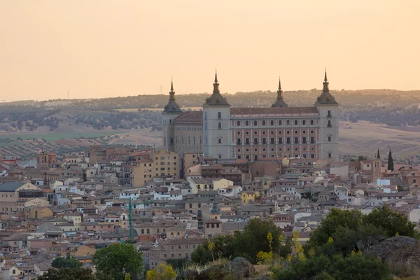 Cidade histórica de Toledo com fortaleza Alcazar, Espanha — Fotografia de Stock
