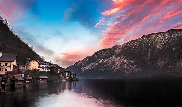 Jezero hallstatt při západu slunce, salzkammergut, Rakouské Alpy — Stock fotografie