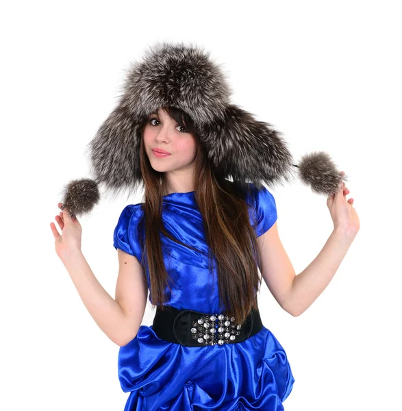 kürk şapka çiçekler tutan genç hanım