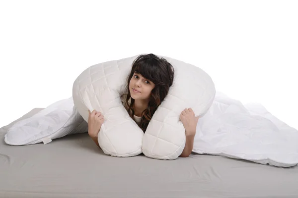 mutlu genç kız yastığına yalan