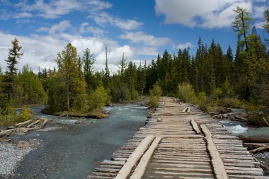 Köprü. eski köprü yok etti..