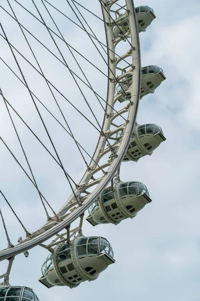 Riesenrad Auf Himmelshintergrund — Stockfoto