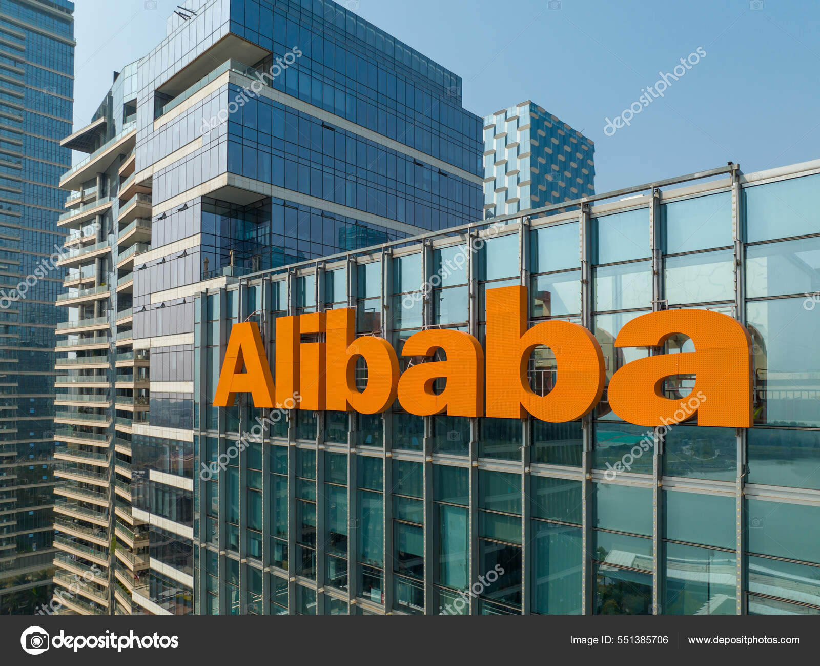광동의 2022 알리바바 시내에 사무실 건물에 — 스톡 에디토리얼 사진 © imphilip #551385706