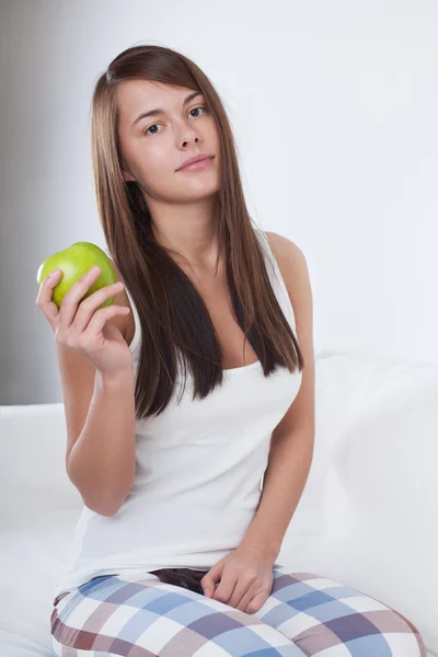 Femme avec pomme — Photo