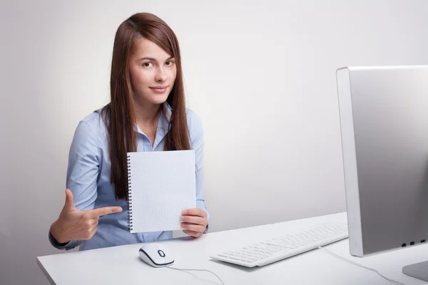 Young woman Holding Blank Paper — Stock Photo, Image