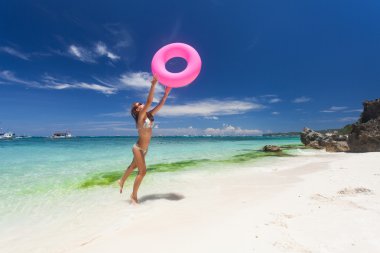 Sahilde güzel bir kız