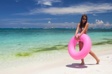 Sahilde güzel bir kız