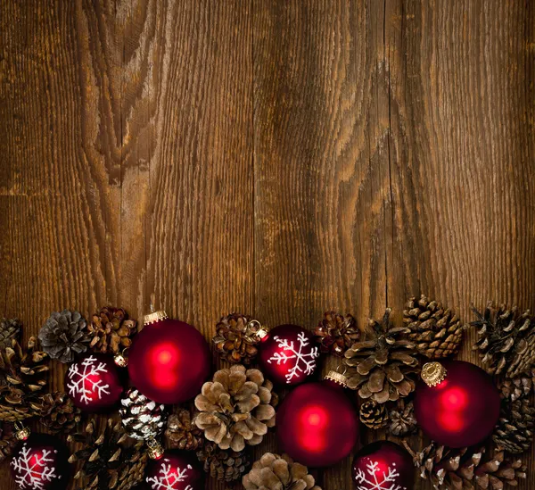 Fundo de madeira com ornamentos de Natal — Fotografia de Stock