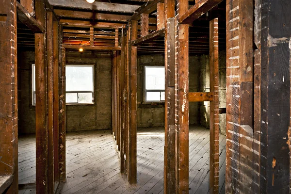 Interior del hogar eviscerado para la renovación —  Fotos de Stock