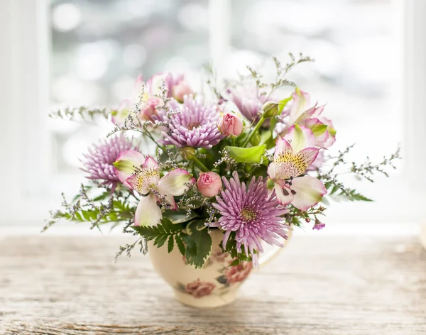 Çiçek aranjmanı — Stok fotoğraf