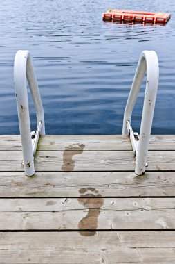 ayak izleri üstünde rıhtım Yaz Gölü