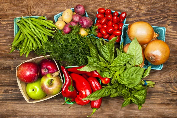 Рынок фруктов и овощей — стоковое фото