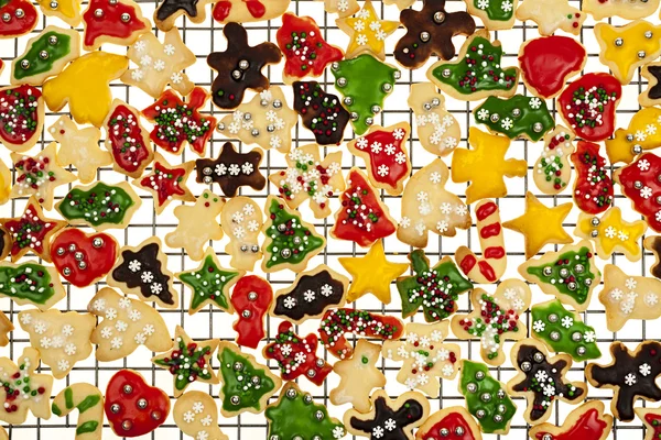 Biscotti di Natale fatti in casa su rack filo — Foto Stock