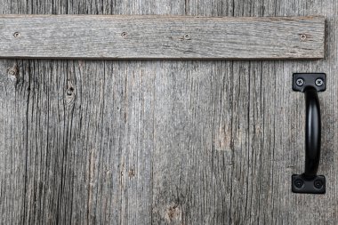 eski ahır ahşap kapı
