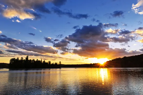 Jezero západ slunce — Stock fotografie