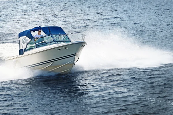 Man varen op meer — Stockfoto