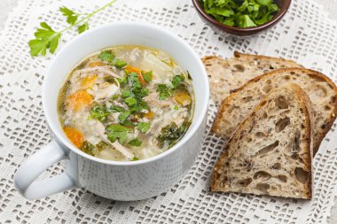 bir tavuk pirinç çorbası