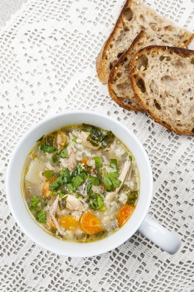 Coupe de soupe de poulet — Photo