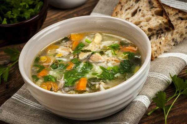 Sopa de frango com arroz e legumes — Fotografia de Stock