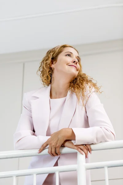 Portrait of confident businesswoman in office — Stock Photo, Image