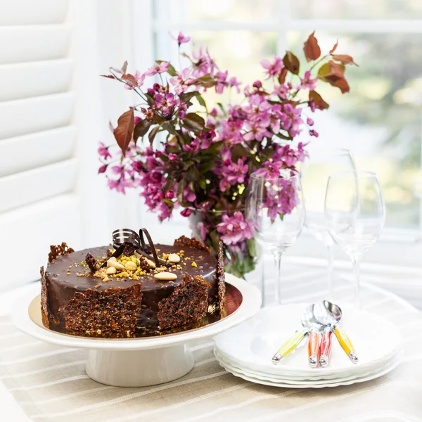 Chocolate cake with flowers — Stock Photo, Image