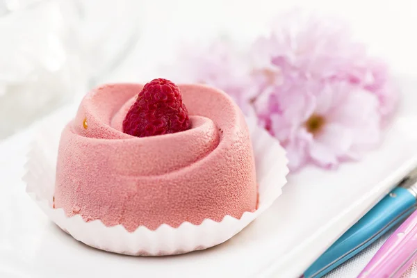 Framboos mousse dessert — Stockfoto