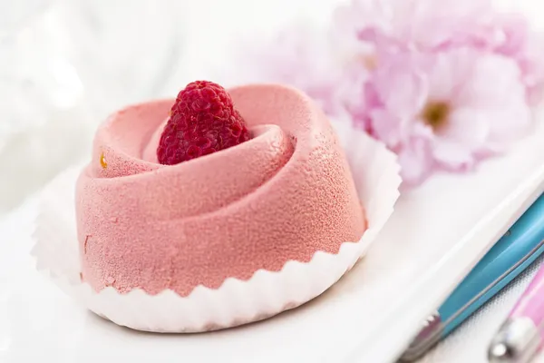 Raspberry mousse dessert — Stock Photo, Image