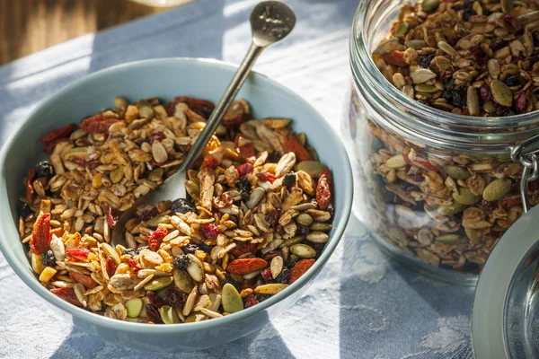 Servering av hemgjord granola — Stockfoto