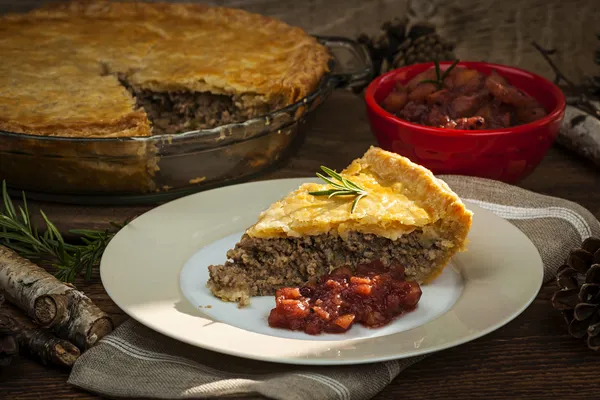 Rebanada de pastel de carne Tourtiere — Foto de Stock