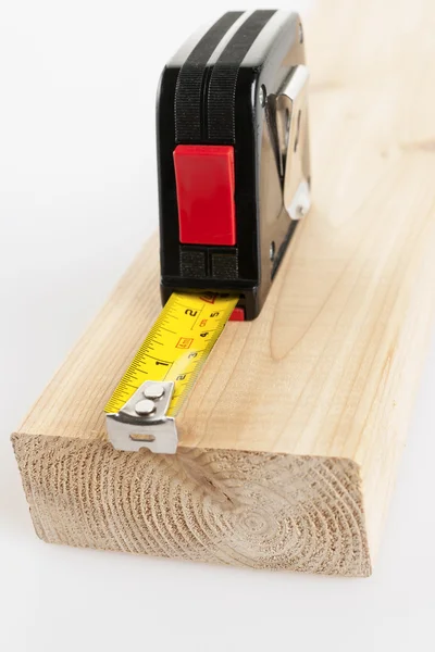 Cinta métrica sobre madera — Foto de Stock