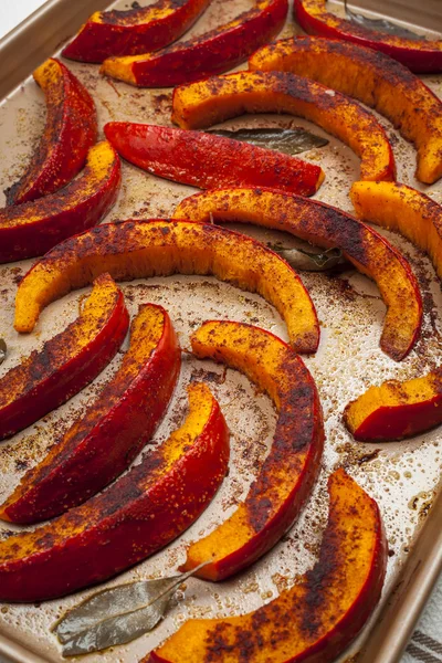 Calabaza asada en bandeja — Foto de Stock