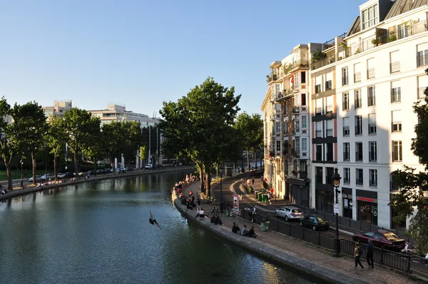 Il Canal Saint-Martin a Parigi — Foto Stock