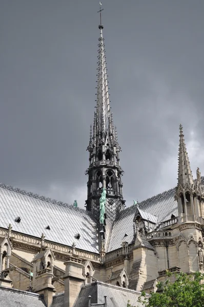 Pináculo central de Notre-Dame de Paris — Fotografia de Stock