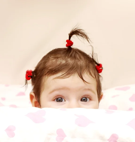 Curiosa bambina — Foto Stock