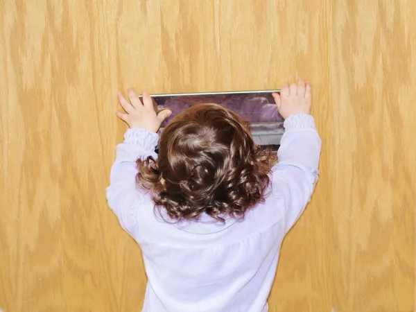 Kid waiting for mail — Stock Photo, Image