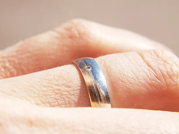 White and yellow gold ring, with a diamond — Stock Photo, Image