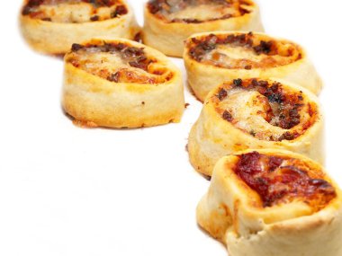 küçük çaplı yuvarlak pizza