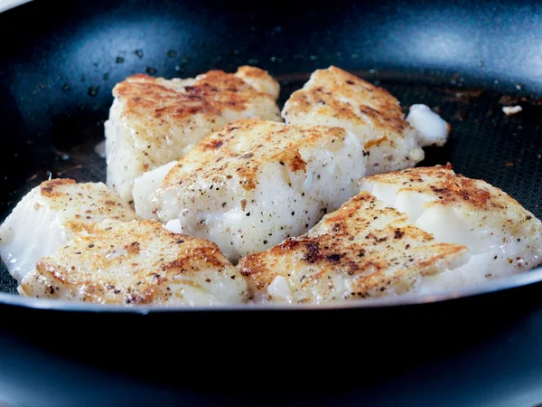 Frying fish, white fish — Stock Photo, Image