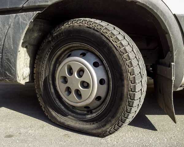 Flat tire — Stock Photo, Image