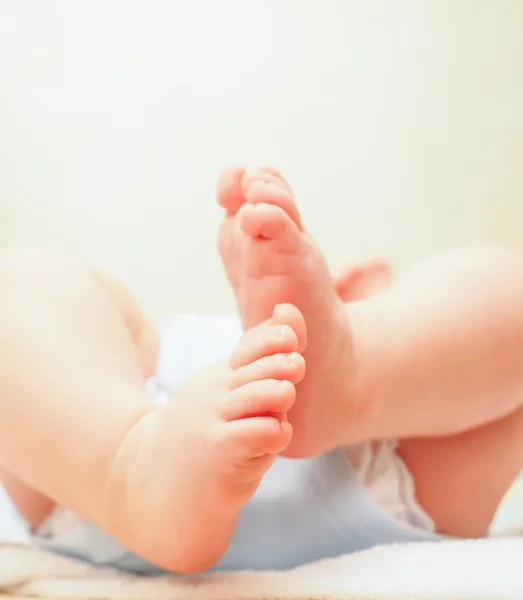 Baby boy diaper change — Stock Photo, Image