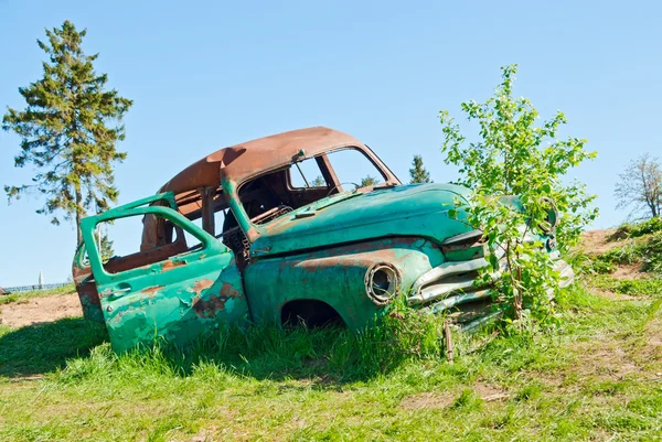 Une épave de voiture — Photo